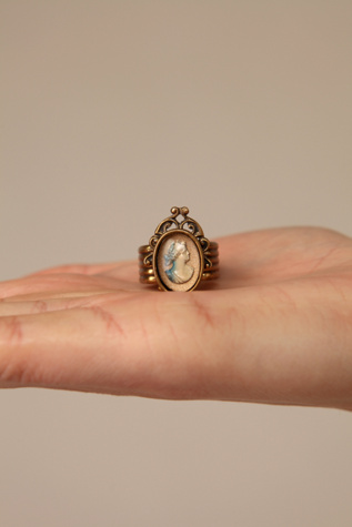 Vintage Cameo Small Ring