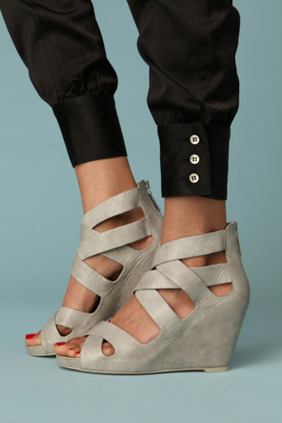Pela Criss Cross Wedge