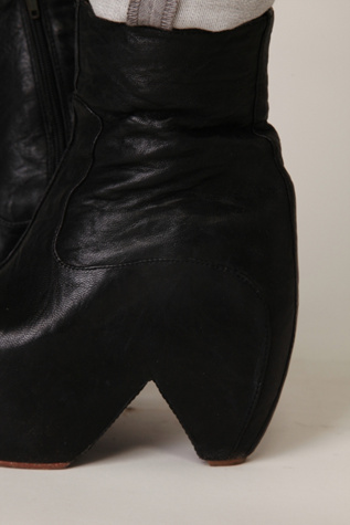 Fatale Platform Boot