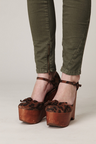 Daisy Wedge Platform