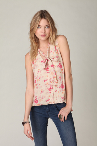 Sleeveless Tie Floral Buttodown