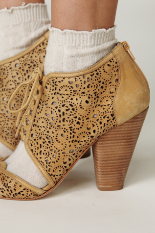 Amadas Heel