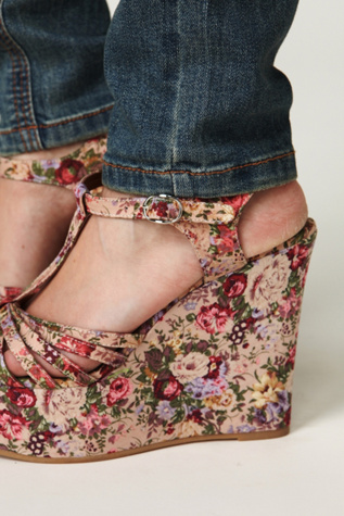 Bed Of Roses Platform