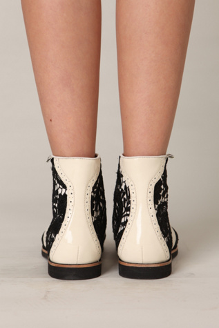 Black / Cream