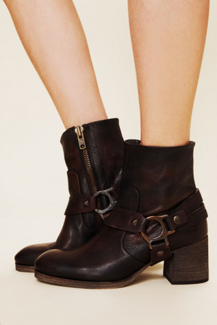 Hook Leather Ankle Boot