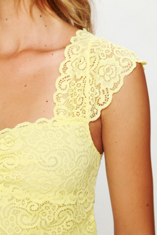 Scallop Edge Lace Crop