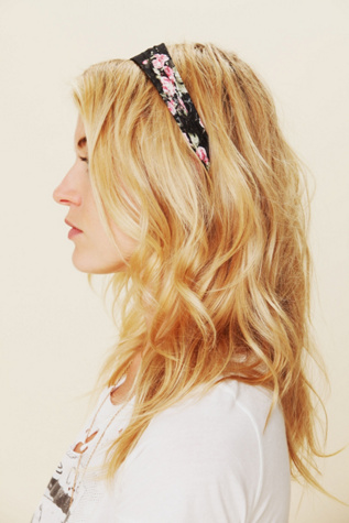 BLACK LACE FLORAL