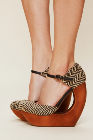 Rockaway Cutout Wedge