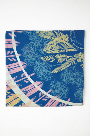 Feathers and Flowers Throw Blanket in No-Place-Like-Home