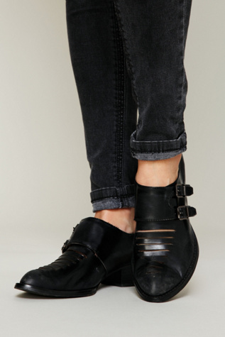 Lennox Slash Shoe
